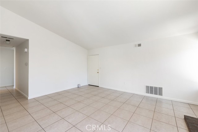 Detail Gallery Image 8 of 35 For 11657 Queensborough St, Riverside,  CA 92503 - 3 Beds | 2 Baths