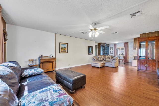 43609 Walden Way, Hemet CA: https://media.crmls.org/medias/abb37d86-00f1-479b-9820-036f017130a2.jpg