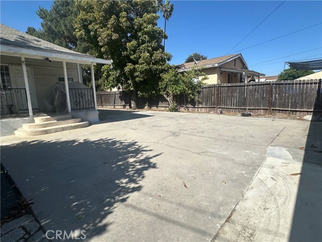 942 E 6th Street, Pomona CA: https://media.crmls.org/medias/abb47002-20fd-43bf-9dfd-f8170cb4a014.jpg