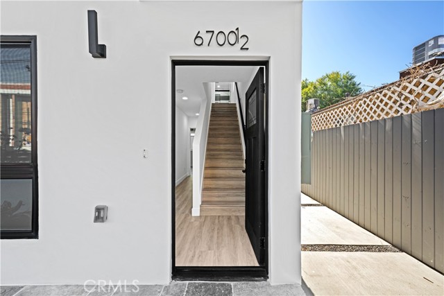 Detail Gallery Image 6 of 35 For 6700 Kester Ave, Van Nuys,  CA 91405 - 5 Beds | 4 Baths