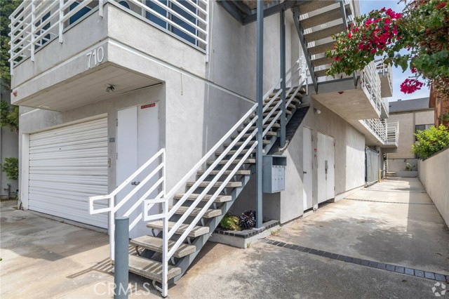 Detail Gallery Image 3 of 9 For 710 5th St, Hermosa Beach,  CA 90254 - 8 Beds | 8 Baths