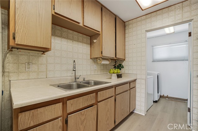 Detail Gallery Image 10 of 24 For 8207 Yarmouth, Reseda,  CA 91335 - 4 Beds | 2 Baths