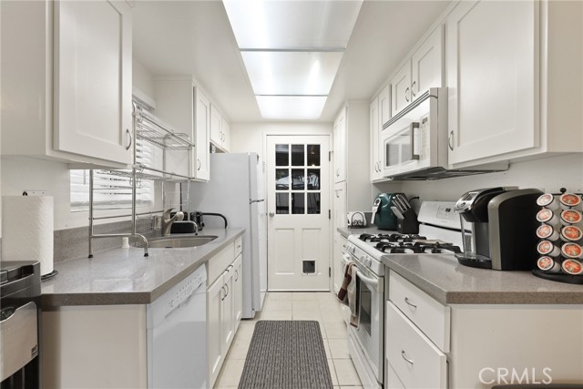 25520 Dodge Avenue, Harbor City CA: https://media.crmls.org/medias/abb77666-f381-4c12-99e4-d29bf33a0f0f.jpg