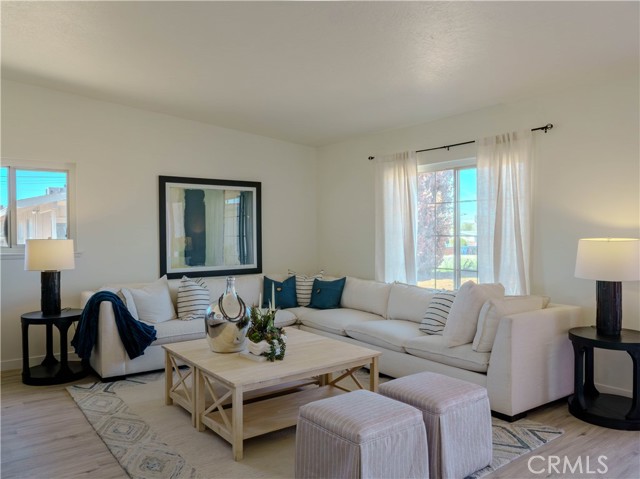 Detail Gallery Image 4 of 42 For 15801 Malpais Ln, Victorville,  CA 92394 - 3 Beds | 2 Baths