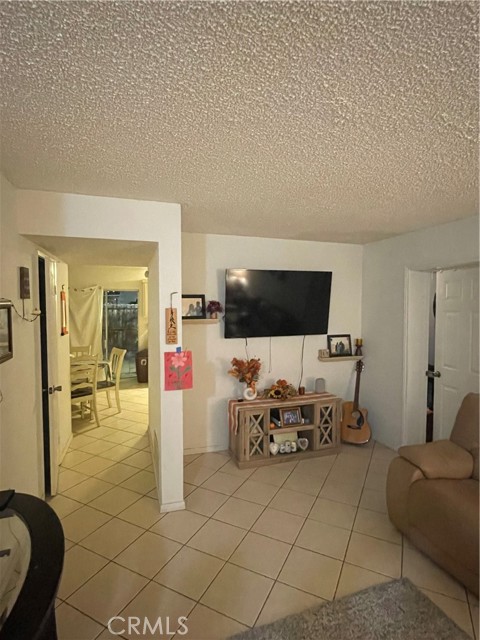 Detail Gallery Image 4 of 17 For 1300 Friedrich Ln #B,  Oxnard,  CA 93033 - 2 Beds | 1/1 Baths