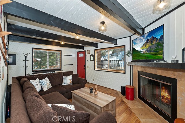 Detail Gallery Image 10 of 39 For 42972 Falls Ave, Big Bear Lake,  CA 92315 - 2 Beds | 3 Baths