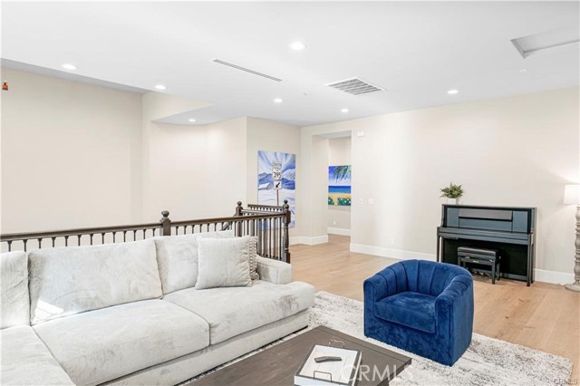 Detail Gallery Image 19 of 30 For 10178 Lightbreeze Cir, Huntington Beach,  CA 92646 - 5 Beds | 5 Baths