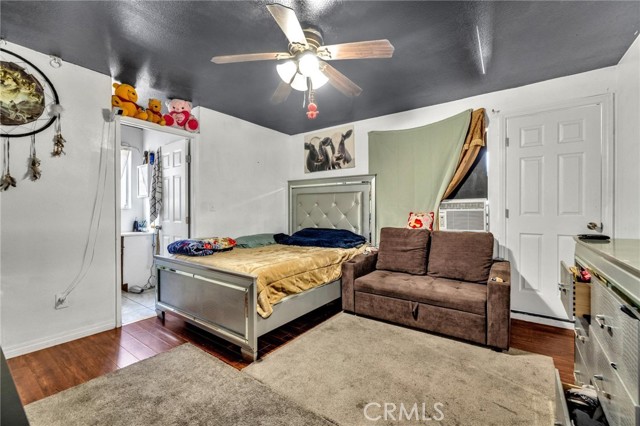 9203 Beach Street, Los Angeles CA: https://media.crmls.org/medias/abb8788a-751e-489b-8d92-0585da3b1768.jpg