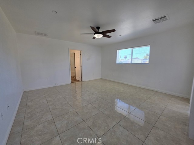 355 S Inez, Hemet CA: https://media.crmls.org/medias/abb912fe-1db3-42c8-a02f-21ffd33e9601.jpg