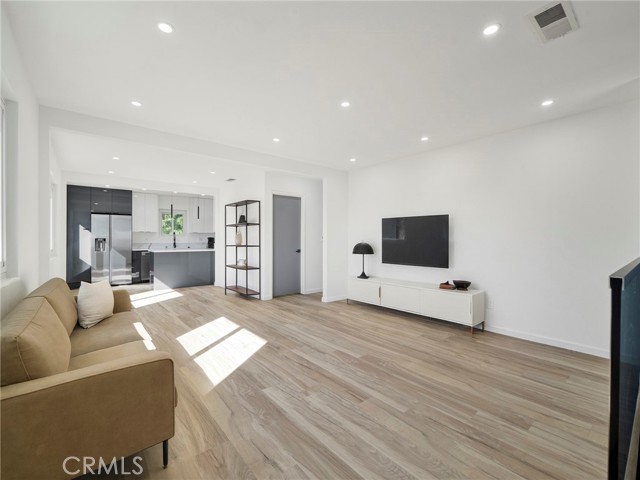 Detail Gallery Image 6 of 22 For 727 Robinson, Los Angeles,  CA 90026 - 3 Beds | 2 Baths