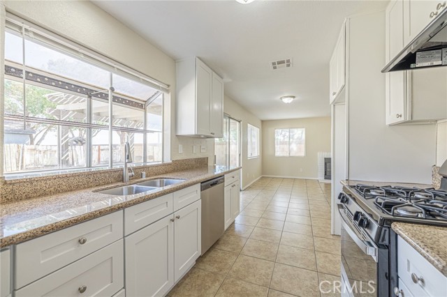 43602 Serenity Court, Lancaster CA: https://media.crmls.org/medias/abb9b3e6-53e1-46d6-9940-013627fd51f3.jpg