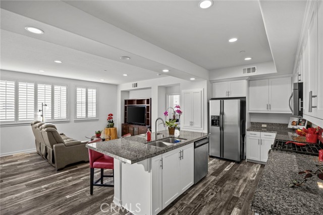 Detail Gallery Image 5 of 39 For 430 Maravilla Ln, Brea,  CA 92823 - 2 Beds | 2 Baths