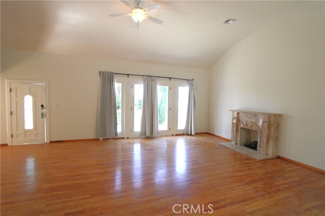 Detail Gallery Image 3 of 21 For 2035 Rangeview, Glendale,  CA 91201 - 3 Beds | 2/1 Baths