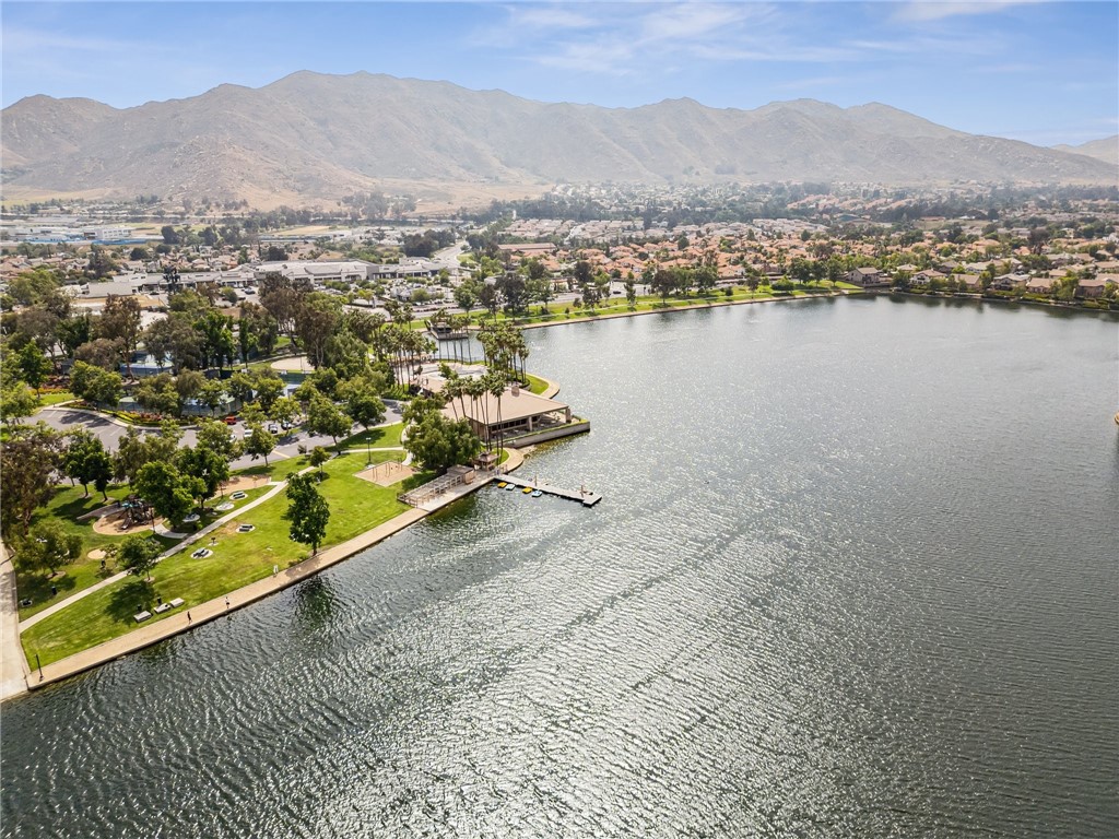 https://media.crmls.org/medias/abbb2947-f7c5-4514-8ab7-474e4176a44f.jpg?preset=X-Large