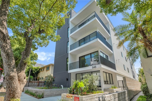 848 N. Hayworth, West Hollywood CA: https://media.crmls.org/medias/abbc23d6-6099-46ed-be38-17968698a101.jpg