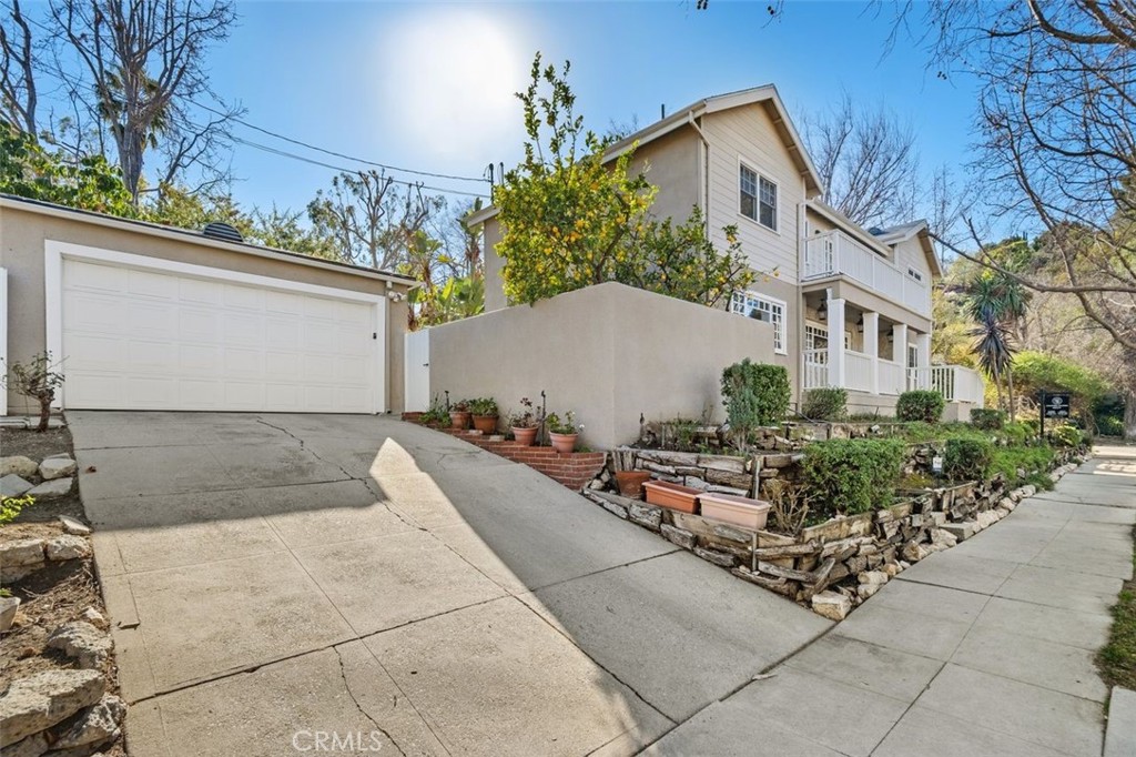 12191 Laurel Terrace DriveStudio City img 2