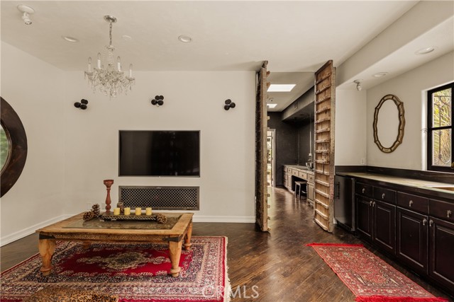 Detail Gallery Image 25 of 44 For 4909 Woodley Ave, Encino,  CA 91436 - 5 Beds | 4 Baths