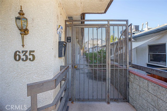 Detail Gallery Image 6 of 33 For 635 E Angeleno #D,  Burbank,  CA 91501 - 2 Beds | 2/1 Baths