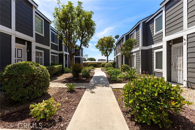 Detail Gallery Image 14 of 16 For 824 N Pasadena Ave #15,  Azusa,  CA 91702 - 3 Beds | 1/1 Baths
