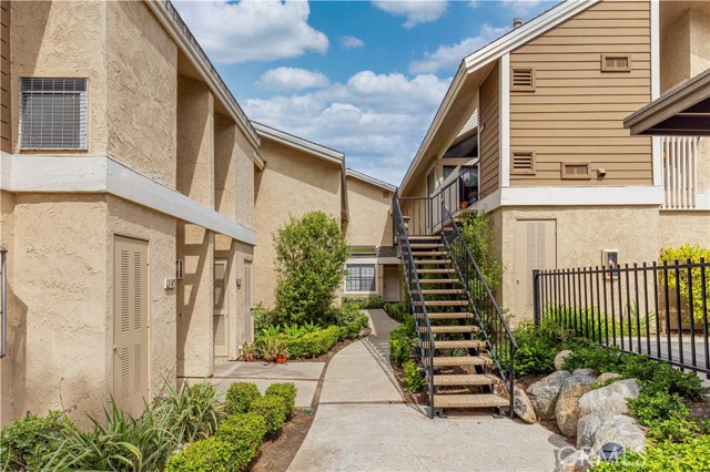 Detail Gallery Image 3 of 39 For 16 Lakepines, Irvine,  CA 92620 - 2 Beds | 1/1 Baths