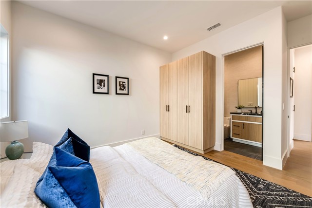 Detail Gallery Image 36 of 55 For 5323 Allott Ave, Sherman Oaks,  CA 91401 - 4 Beds | 4/1 Baths