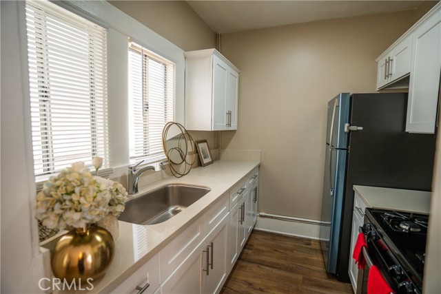 Detail Gallery Image 6 of 10 For 936 Olive Ave, Long Beach,  CA 90813 - – Beds | – Baths