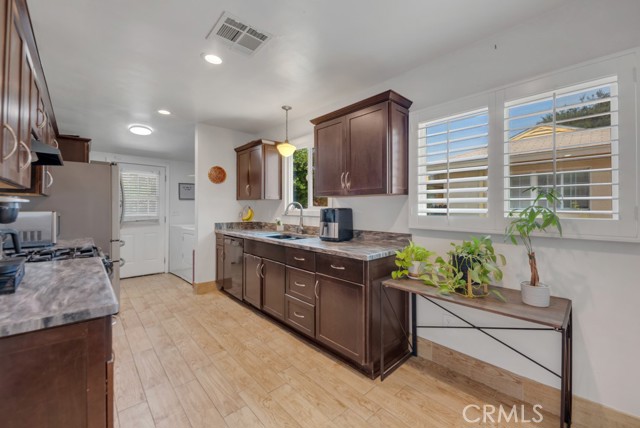 Detail Gallery Image 13 of 36 For 10923 Haskell Ave, Granada Hills,  CA 91344 - 3 Beds | 2 Baths