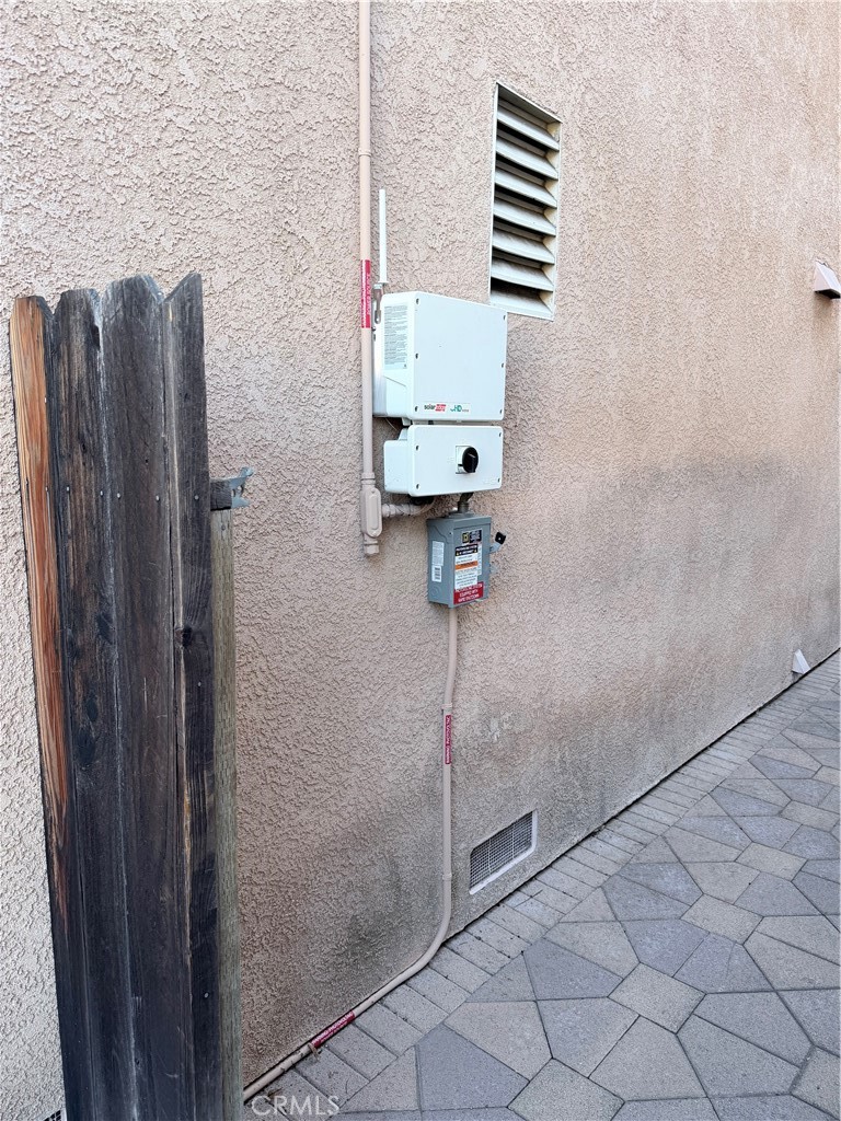 https://media.crmls.org/medias/abc26049-192e-408f-baf3-9551f5369e72.jpg?preset=X-Large