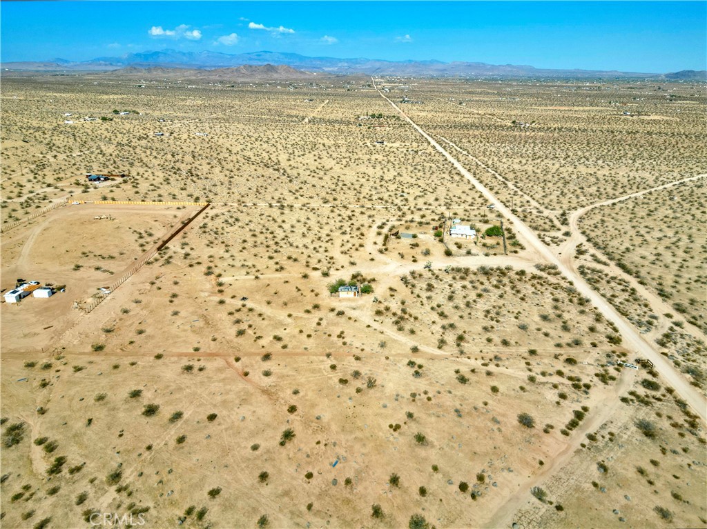 https://media.crmls.org/medias/abc2f448-6676-42c2-80bf-7b28adfdf37b.jpg?preset=X-Large