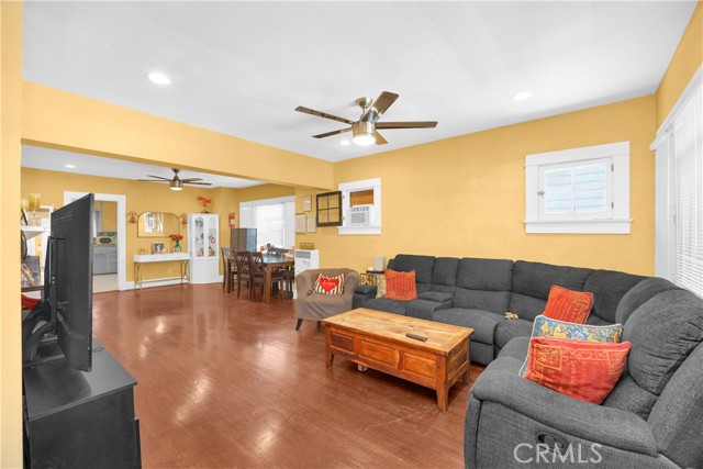 776 Stanley Avenue, Long Beach CA: https://media.crmls.org/medias/abc539ad-ebd6-414c-ab8a-7aff60450f83.jpg