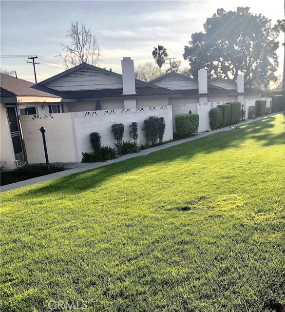 659 S Indian Hill Boulevard A Claremont, California Beautifully and completely upgraded. All renovations and upgrades were done in 2019: New kitchen cabinets, new appliances, new granite counter tops, new porcelain and laminate floors, new painting, new closet doors, both bathrooms completely redone and upgraded.
Near Claremont colleges, village and transportation.
