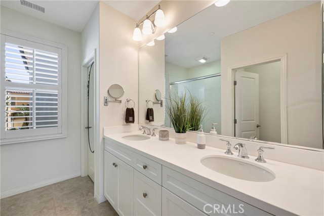 Detail Gallery Image 10 of 45 For 130 Overbrook, Irvine,  CA 92620 - 2 Beds | 2 Baths