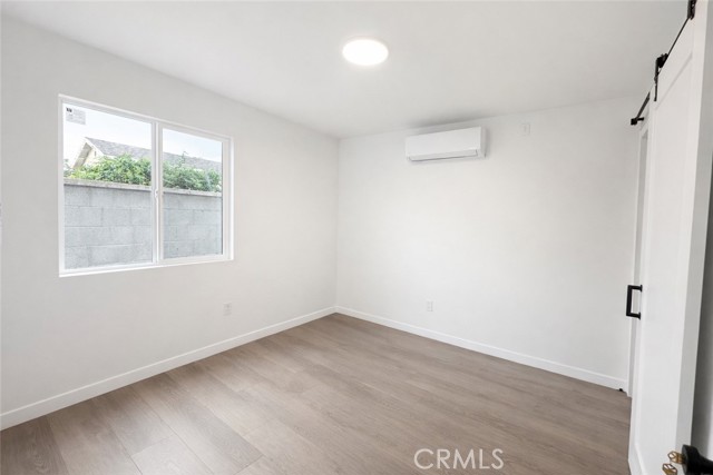 Detail Gallery Image 3 of 14 For 6905 Noble, Van Nuys,  CA 91405 - 2 Beds | 1 Baths