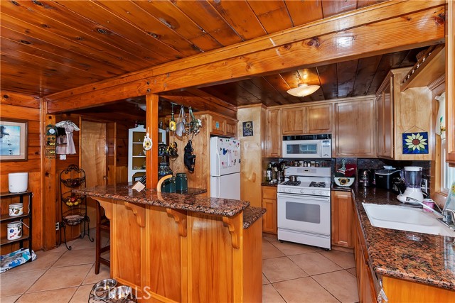 Detail Gallery Image 8 of 35 For 655 Silver Tip Dr, Big Bear Lake,  CA 92315 - 4 Beds | 2 Baths