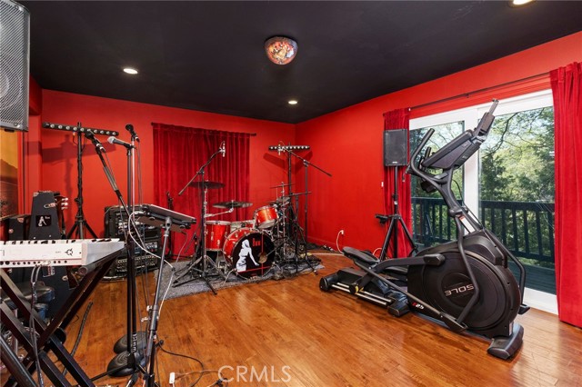 Detail Gallery Image 39 of 46 For 453 Davos, Crestline,  CA 92325 - 5 Beds | 2/1 Baths