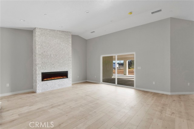 Detail Gallery Image 8 of 43 For 15179 Olive St, Hesperia,  CA 92345 - 4 Beds | 3 Baths