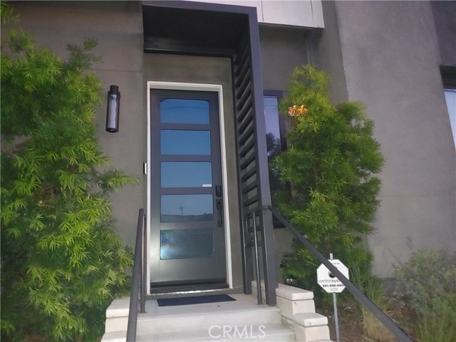 275 W 8th ST