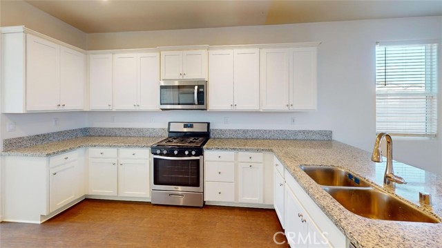 Detail Gallery Image 5 of 34 For 4826 N Casey, Fresno,  CA 93723 - 3 Beds | 2/1 Baths