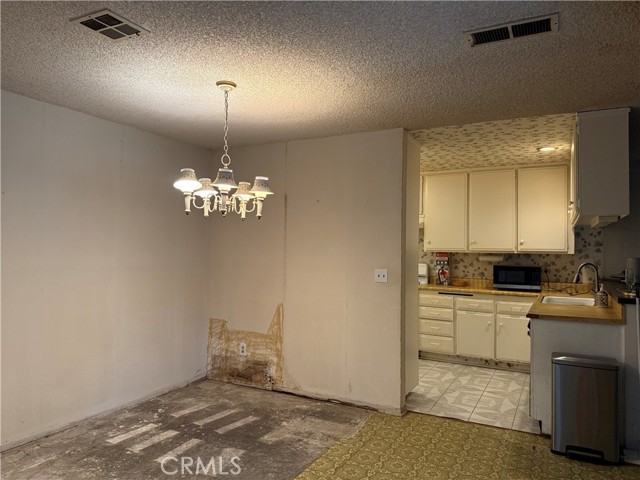 Detail Gallery Image 10 of 22 For 9025 Willis Ave #141,  Panorama City,  CA 91402 - 3 Beds | 2 Baths