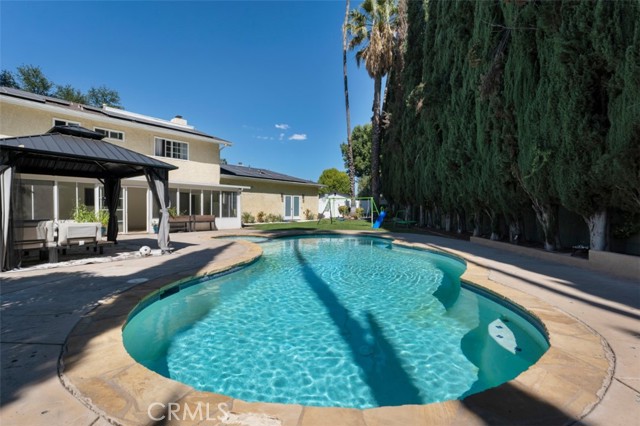 22828 Hartland Street photo 40