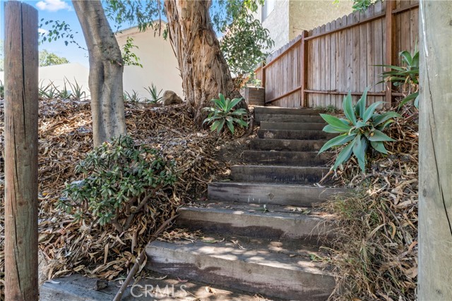 976 N Loma Vista Drive, Long Beach CA: https://media.crmls.org/medias/abc990d2-6797-4bb1-b18a-565a942a4a70.jpg