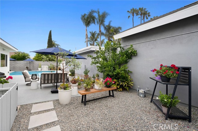 3481 San Marino Circle, Costa Mesa CA: https://media.crmls.org/medias/abcad940-ac17-40ac-becd-acb41eac0819.jpg