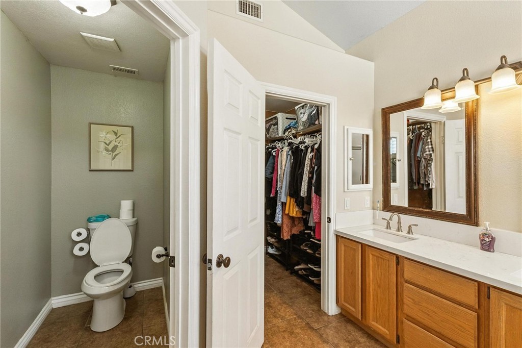 https://media.crmls.org/medias/abcae4bd-37f7-4049-bcd0-3398f2792ba1.jpg?preset=X-Large