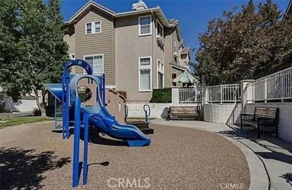 https://media.crmls.org/medias/abcb409e-fa9b-4ad0-8f18-b359074ea7ff.jpg?preset=X-Large