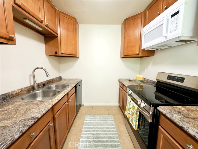 Detail Gallery Image 3 of 14 For 1000 W Macarthur Bld #100,  Santa Ana,  CA 92707 - 1 Beds | 1 Baths