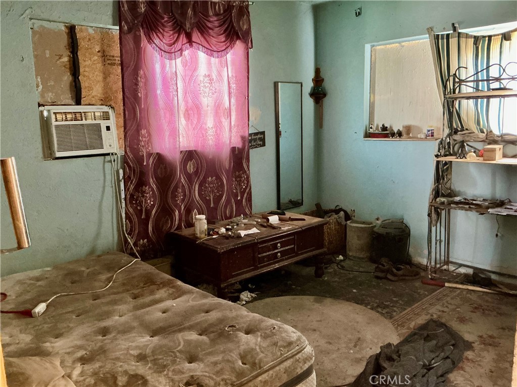 https://media.crmls.org/medias/abcc19bf-2564-4e8e-a60d-144a2be24586.jpg?preset=X-Large