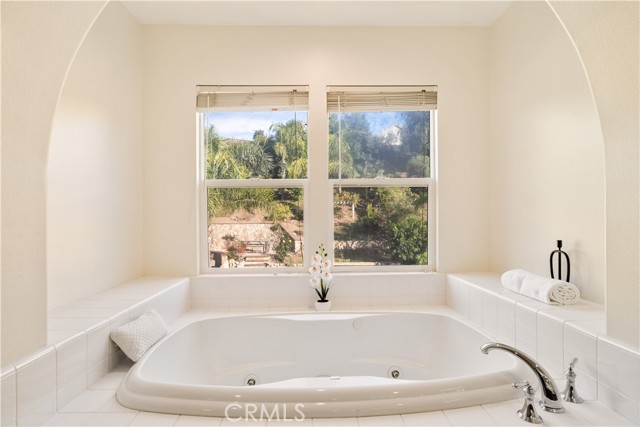 Detail Gallery Image 37 of 74 For 3406 Whispering Glen Ct, Simi Valley,  CA 93065 - 5 Beds | 4/1 Baths