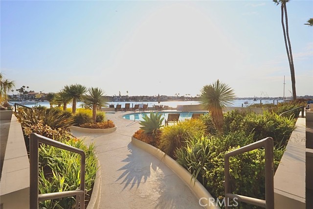2525 Ocean Boulevard, Corona del Mar CA: https://media.crmls.org/medias/abccf609-b437-4461-8fd8-957d77fc3396.jpg