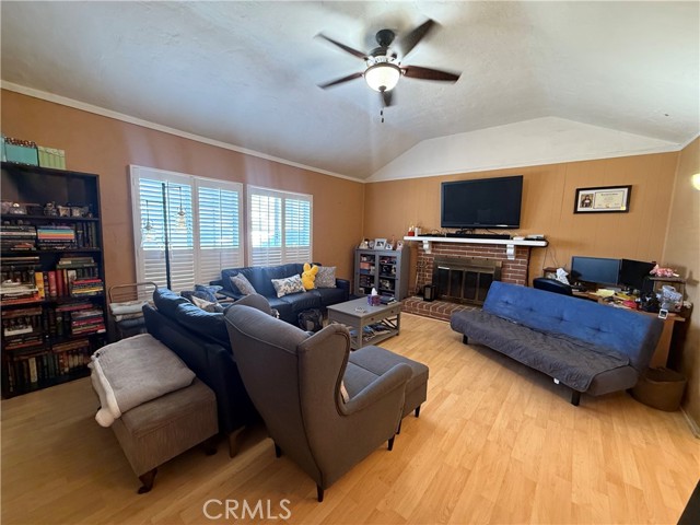 Image 3 of 27 For 516 Brand Boulevard