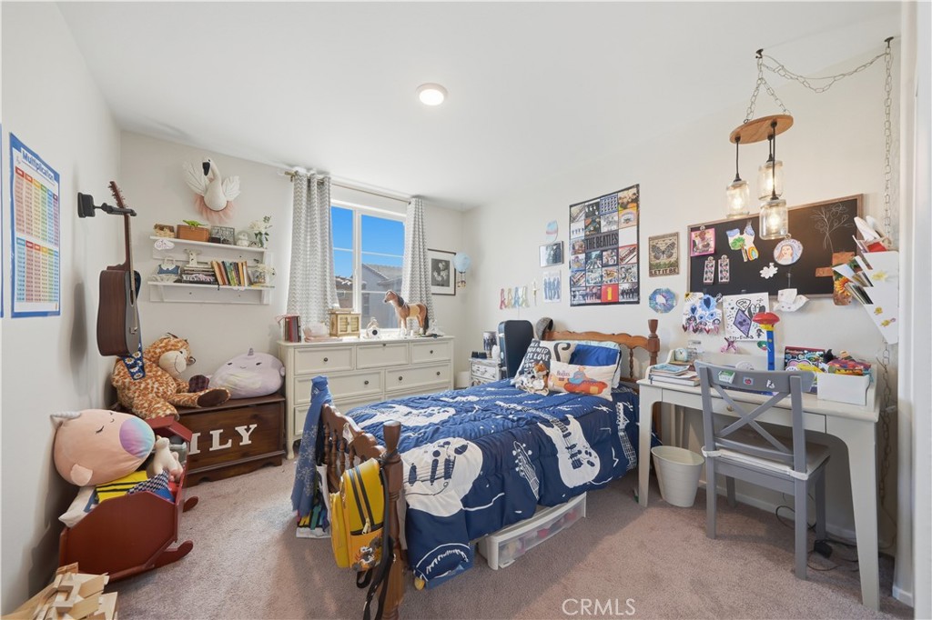 https://media.crmls.org/medias/abcd4483-bed4-46d0-a045-7a9253952d59.jpg?preset=X-Large